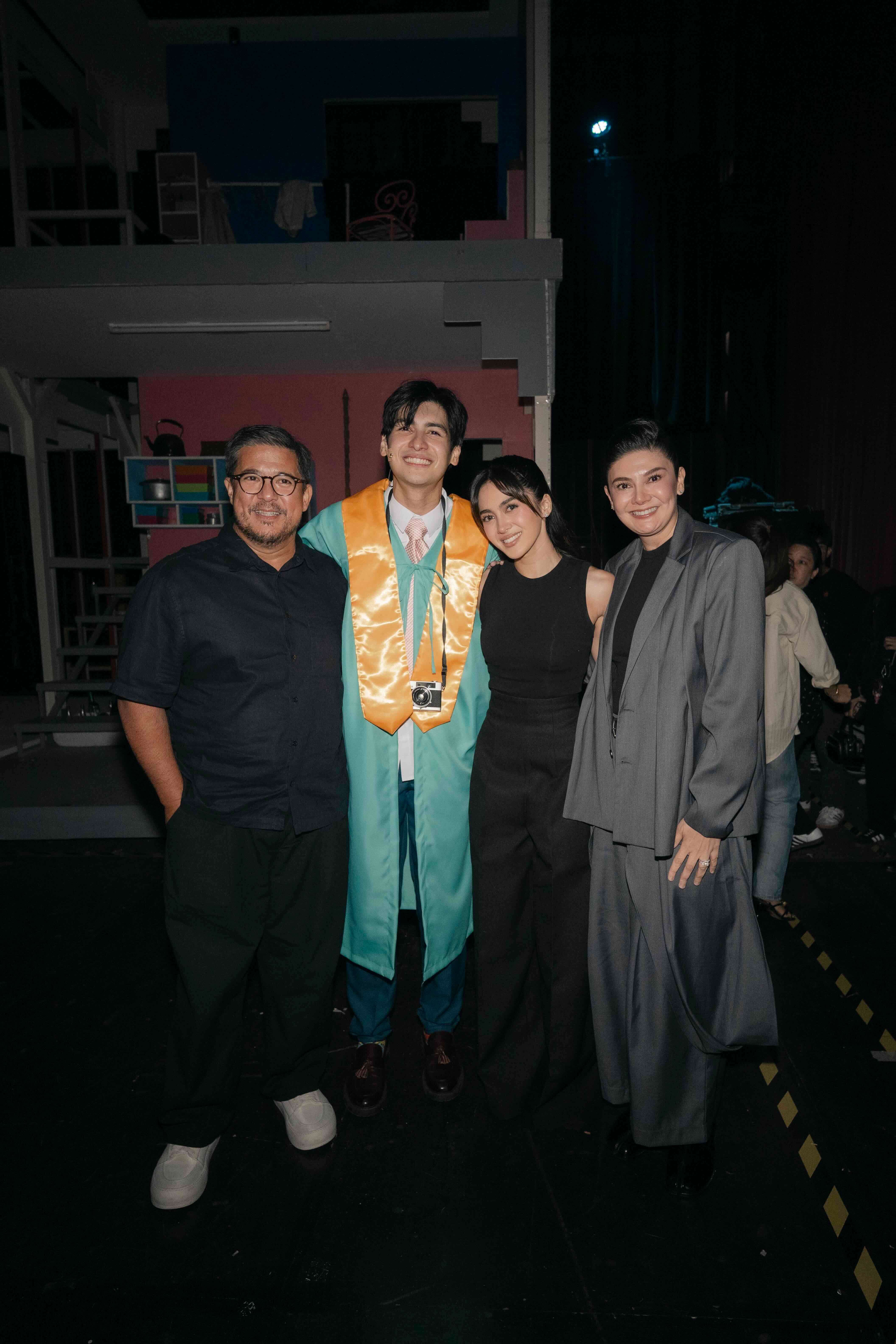 アディへの全面的な支援。ムラック家はニューポート・ワールド・リゾーツでのミュージカル『バゲッツ』の初日公演を観覧した。