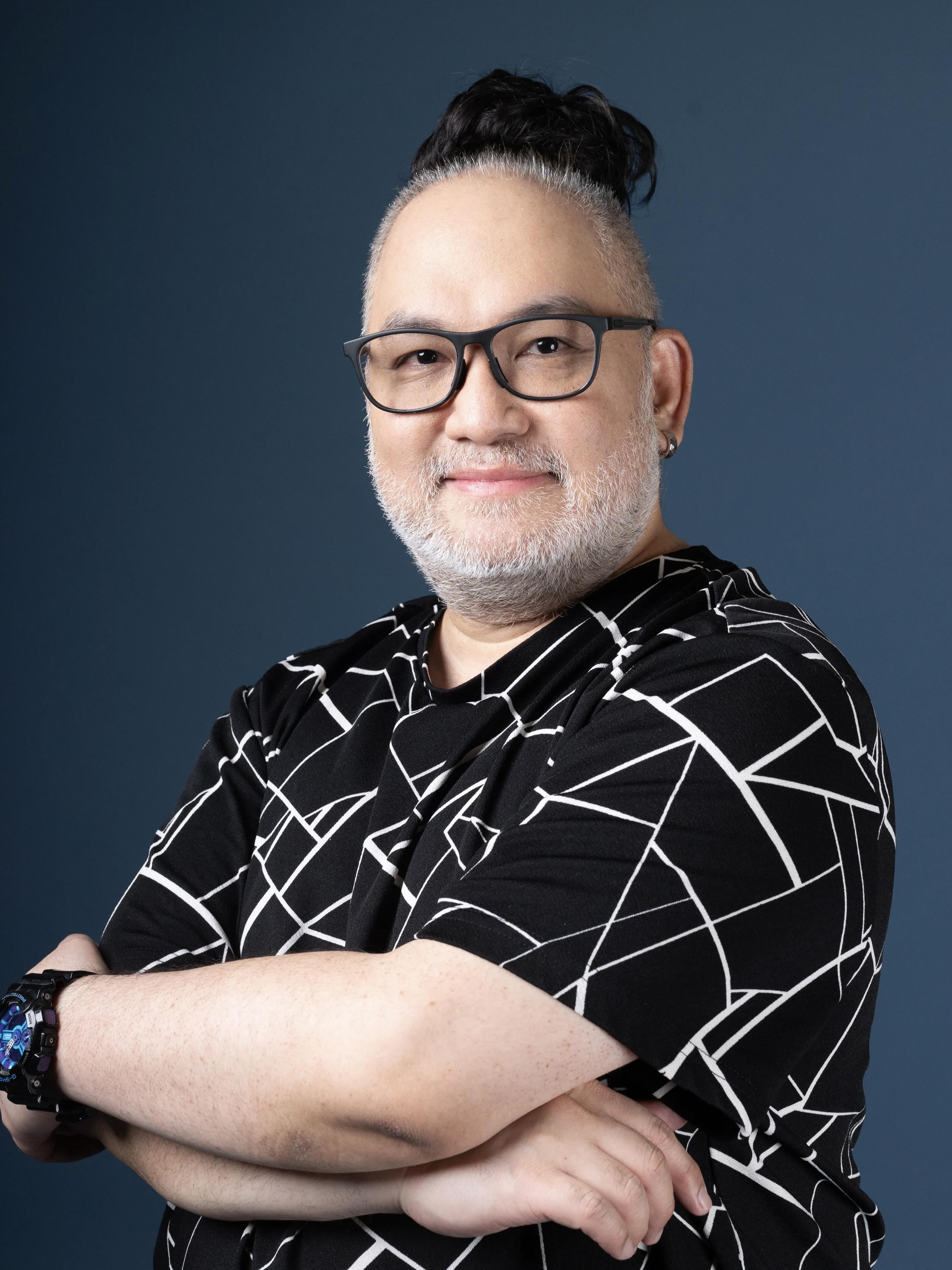 ヘア&メイクアップデザイナー、ヨハン・デラ・フエンテ